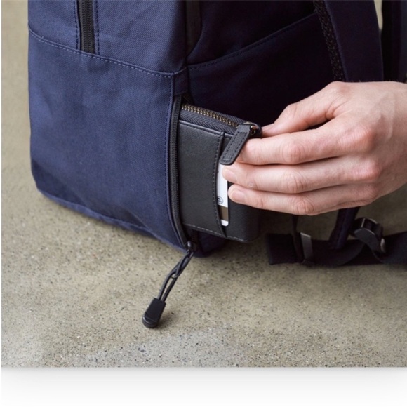 NEW LO & SONS Hanover 2 Travel Backpack in Blue - Lightweight W/ Stash Pockets - Picture 3 of 16